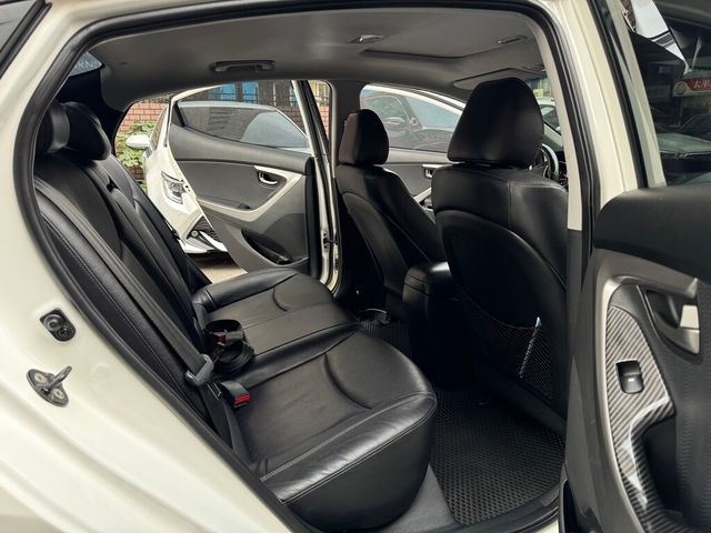 HYUNDAI現代 ELANTRA  第13張相片