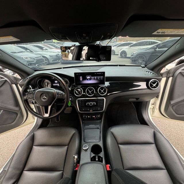 M-BENZ賓士 CLA250  第5張相片