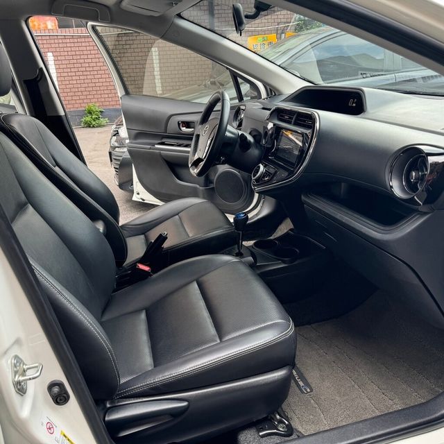 TOYOTA豐田 PRIUS C  第13張相片