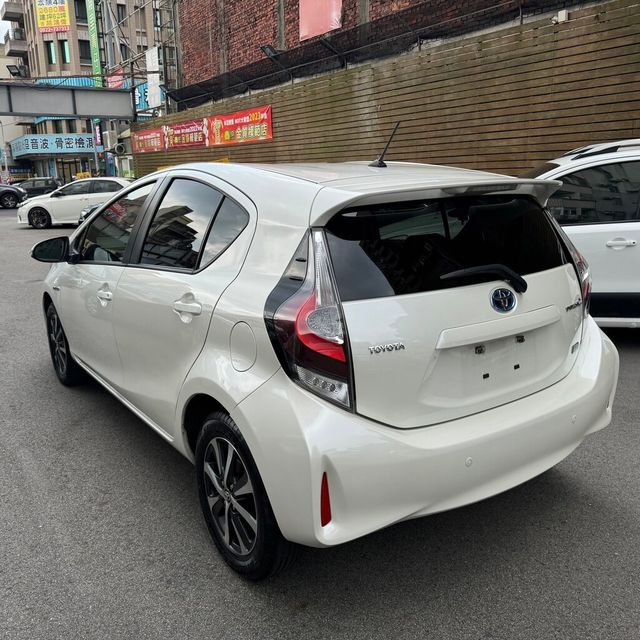 TOYOTA豐田 PRIUS C  第17張相片