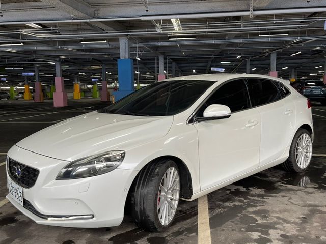 VOLVO富豪 V40  第1張相片