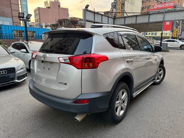 TOYOTA豐田 RAV4  第2張相片