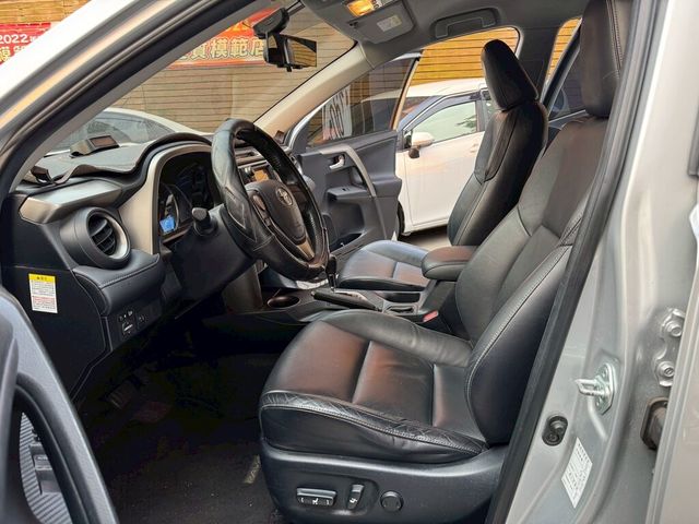 TOYOTA豐田 RAV4  第8張相片