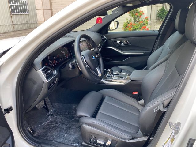 BMW寶馬 330I  第10張相片