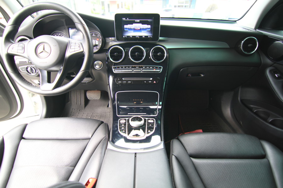 BENZ GLC220D 不二價 一手車 實車在店 認證車 履約保證 歡迎預約  第3張相片