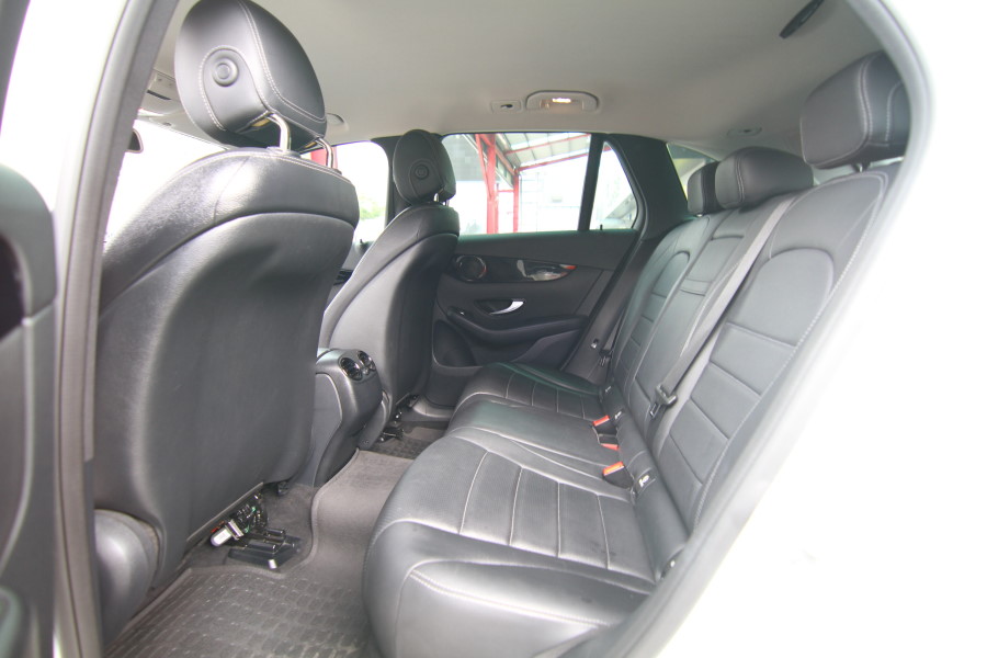 BENZ GLC220D 不二價 一手車 實車在店 認證車 履約保證 歡迎預約  第5張相片