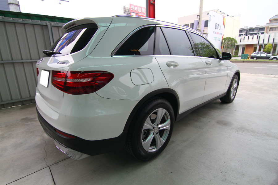 BENZ GLC220D 不二價 一手車 實車在店 認證車 履約保證 歡迎預約  第7張相片
