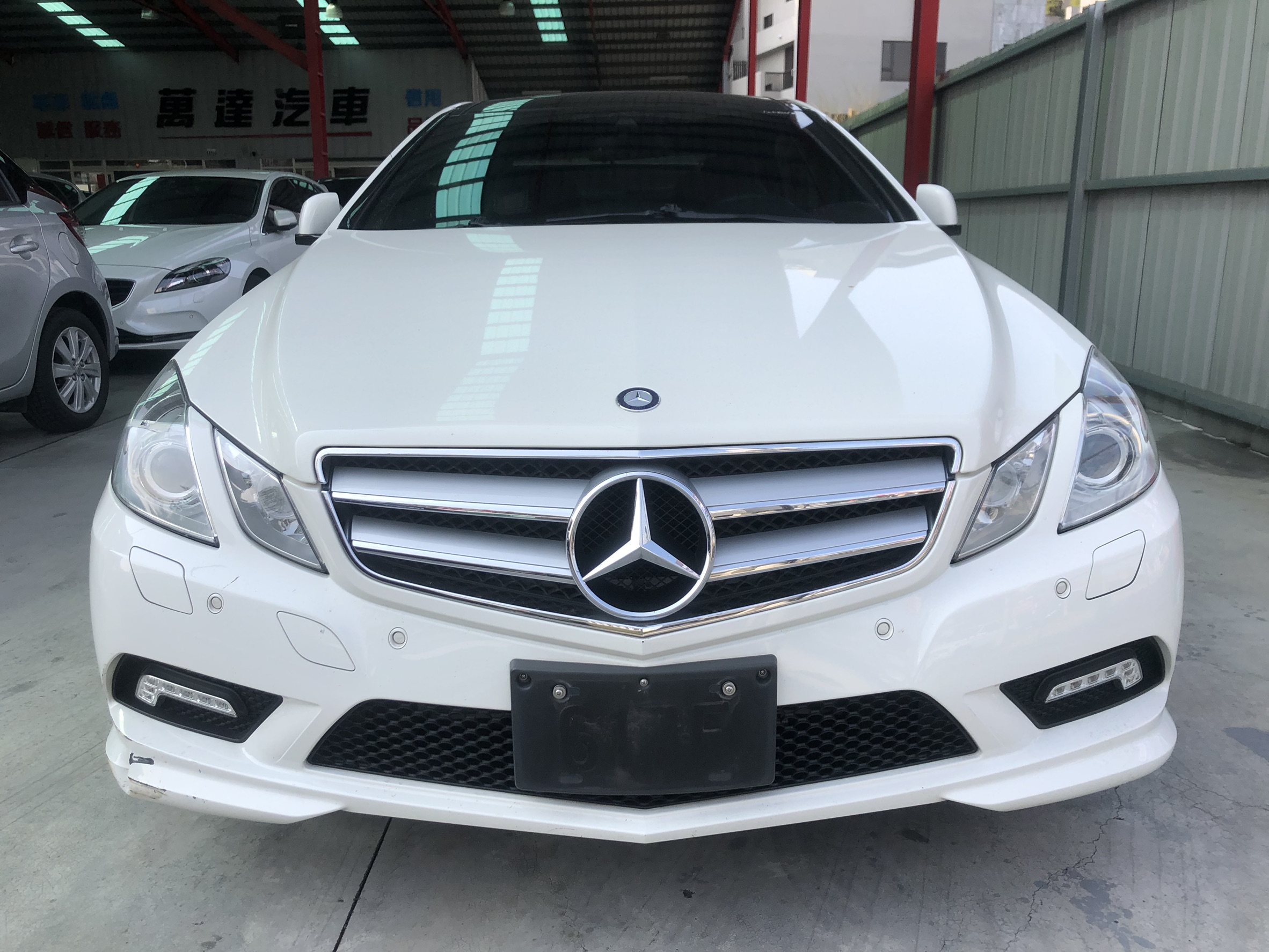 BENZ E350 雙門 不二價 認證車 實車在店 歡迎蒞臨鑑賞  第2張相片