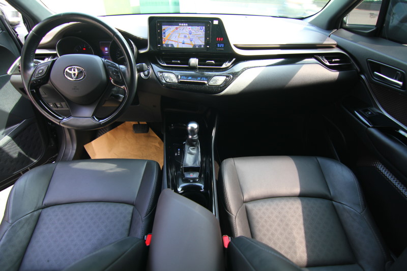 TOYOTA 豐田 CHR 4WD 不二價 一手車 原漆原鈑件 歡迎預約  第3張相片