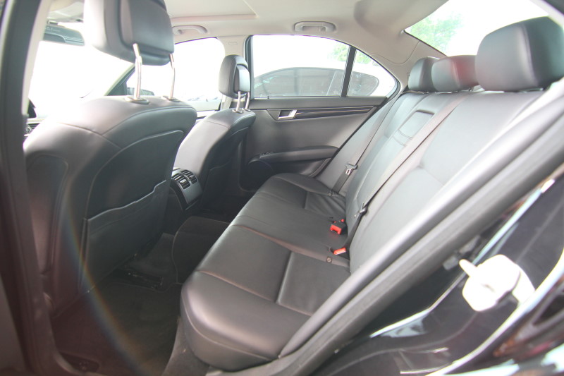 BENZ C220 柴油 天窗 一手車 不二價 車況保證 歡迎預約  第5張相片