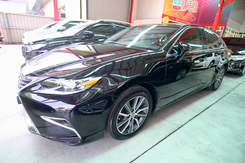 Lexus ES300H 頂級 新車價229萬 實車實價 汽車公會認證  第1張相片