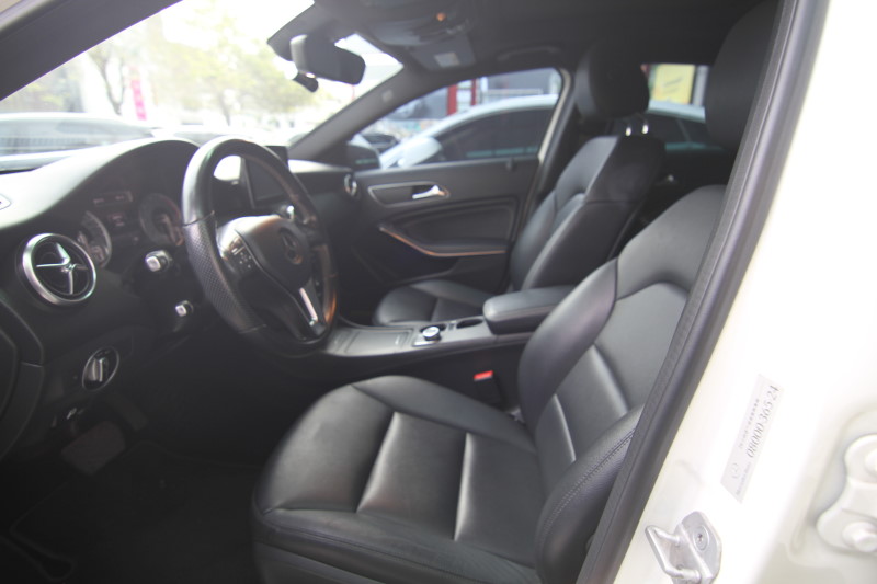 Benz A-Class A200 實車實價  總代理  全景 衛導 一手車 歡迎預約  第3張相片