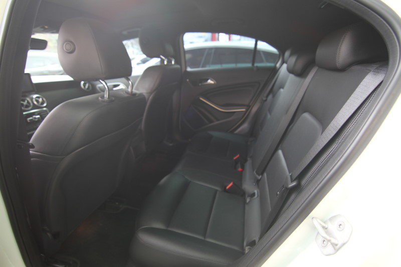 Benz A-Class A200 實車實價  總代理  全景 衛導 一手車 歡迎預約  第5張相片