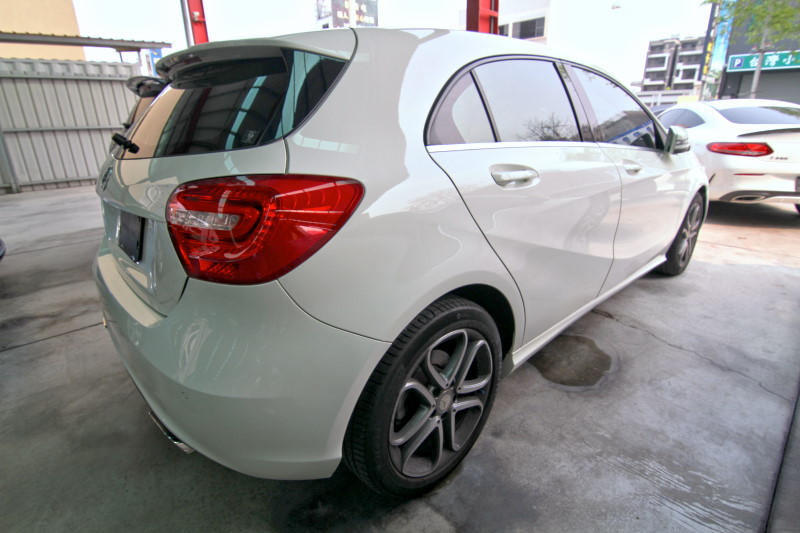 Benz A-Class A200 實車實價  總代理  全景 衛導 一手車 歡迎預約  第7張相片