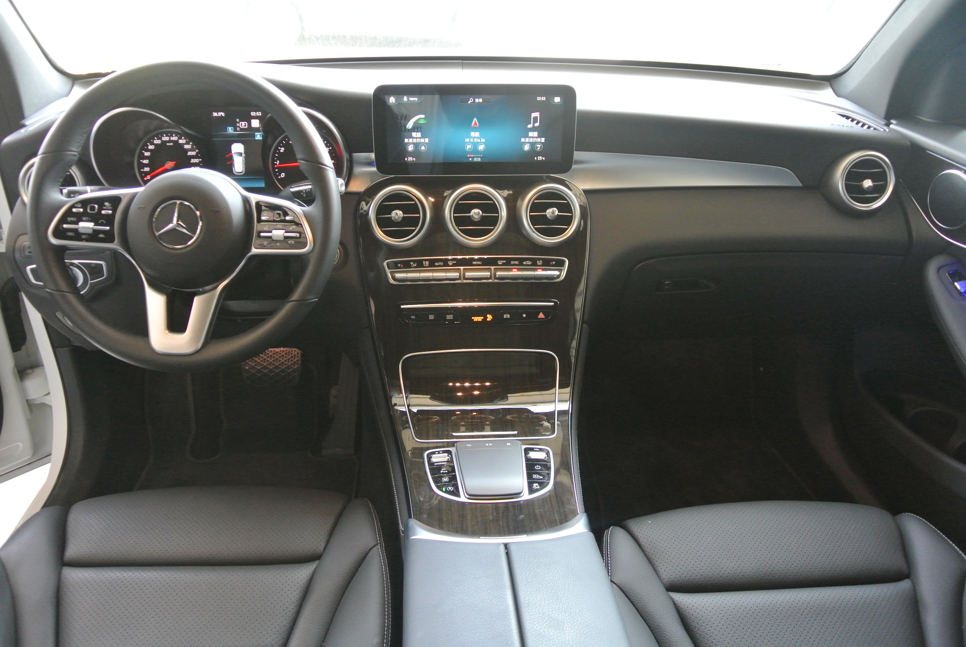 Benz  GLC300 GLC300 只跑7000 23P智慧駕駛輔助、環景、全景、電尾門 、盲點  第2張相片