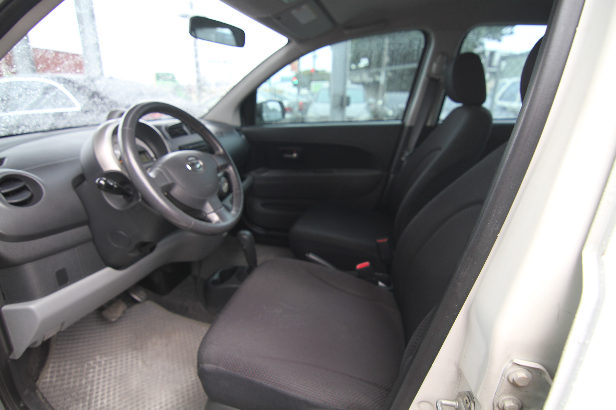 Daihatsu Sirion 實車實價 一手車 小排氣量 女用車 二手車 中古車  第8張相片