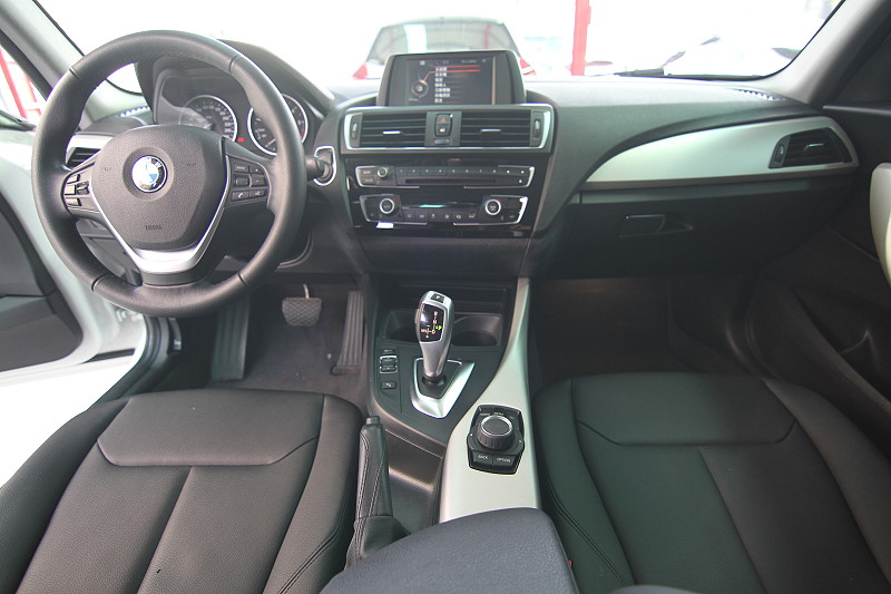 BMW 118D 總代理 衛導摸門 柴油 實車實價 一手車 認證優質車 歡迎預約  第3張相片