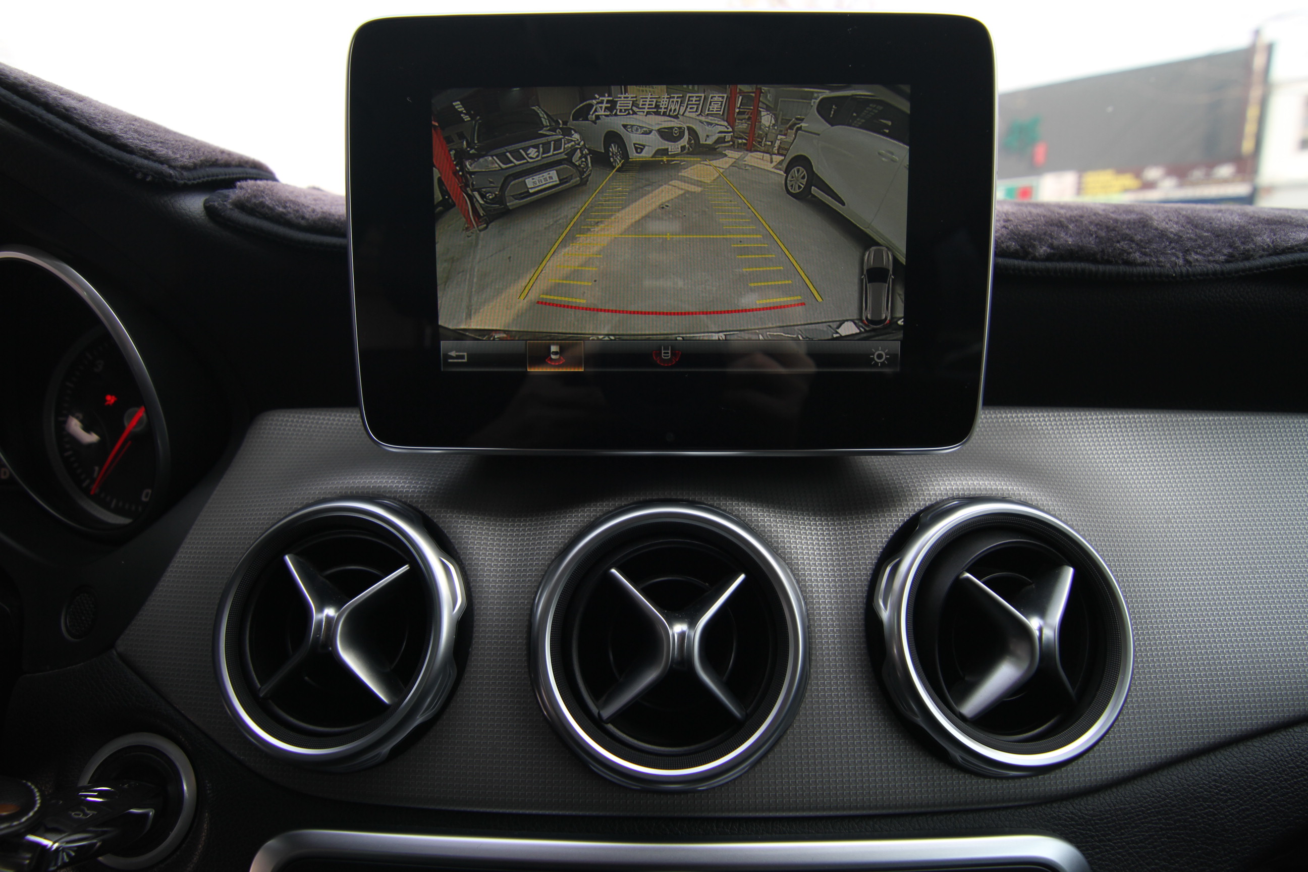 BENZ GLA200D 總代理 柴油 實車實價 認證車 精選車商 歡迎預約  第7張相片
