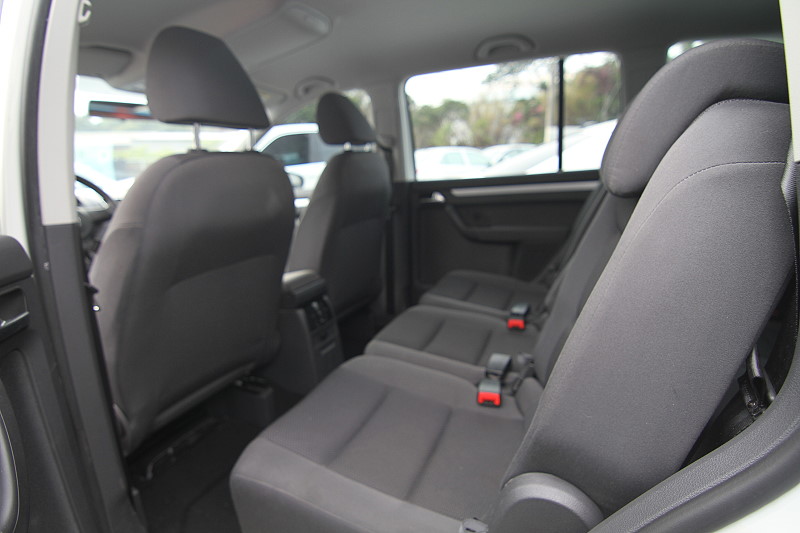 福斯 Volkswagen Touran 柴油 實車實價 原漆原鈑件 歡迎預約  第4張相片