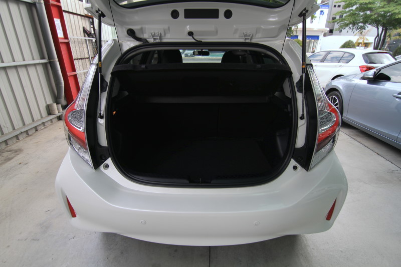 Toyota Prius C 實車實價 落地新車 跑8400KM 小排氣量 歡迎預約  第6張相片