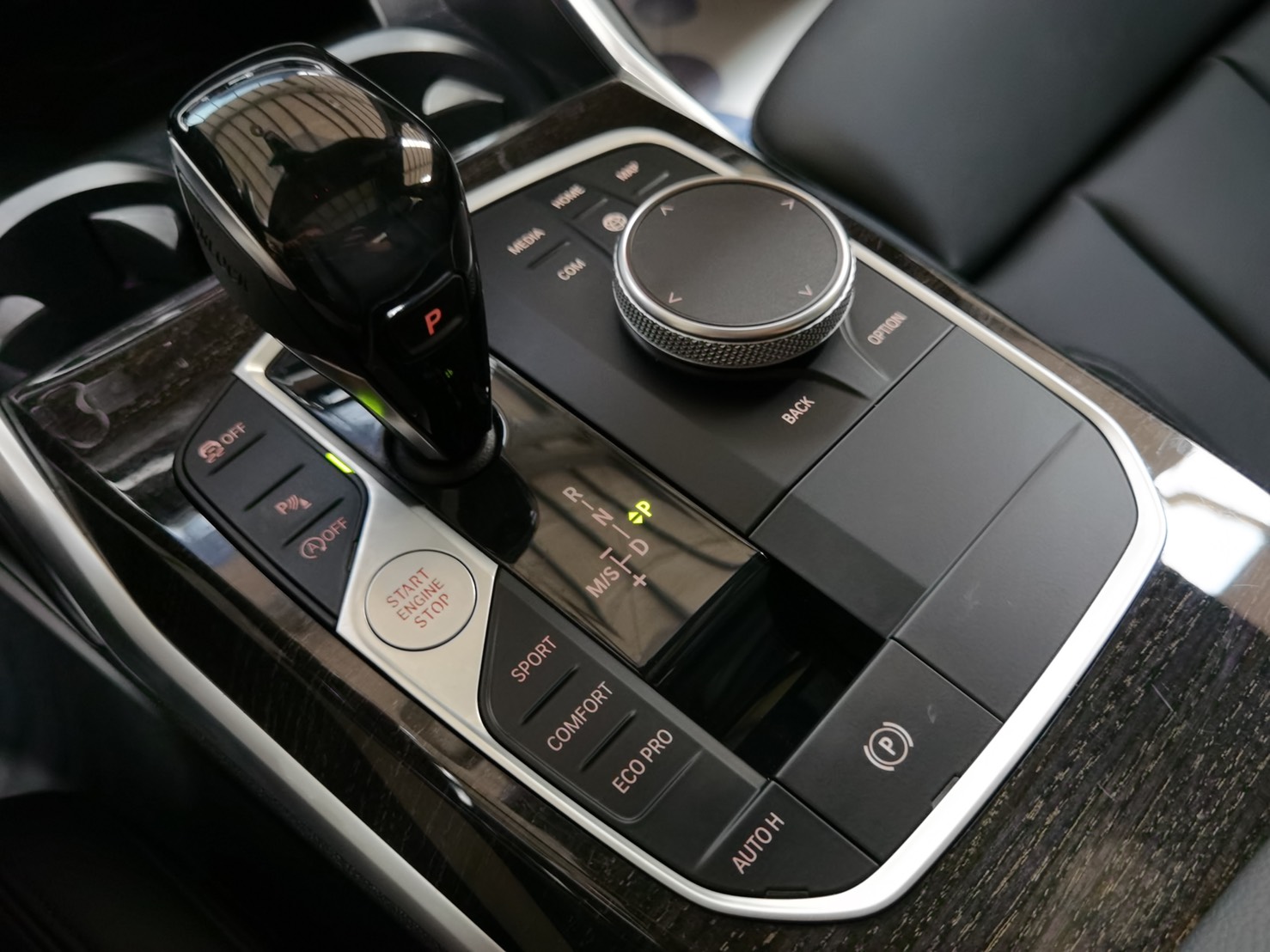 實車實價 BMW 330I 5AS carplay keyless 天窗 認證車 歡迎預約  第3張相片