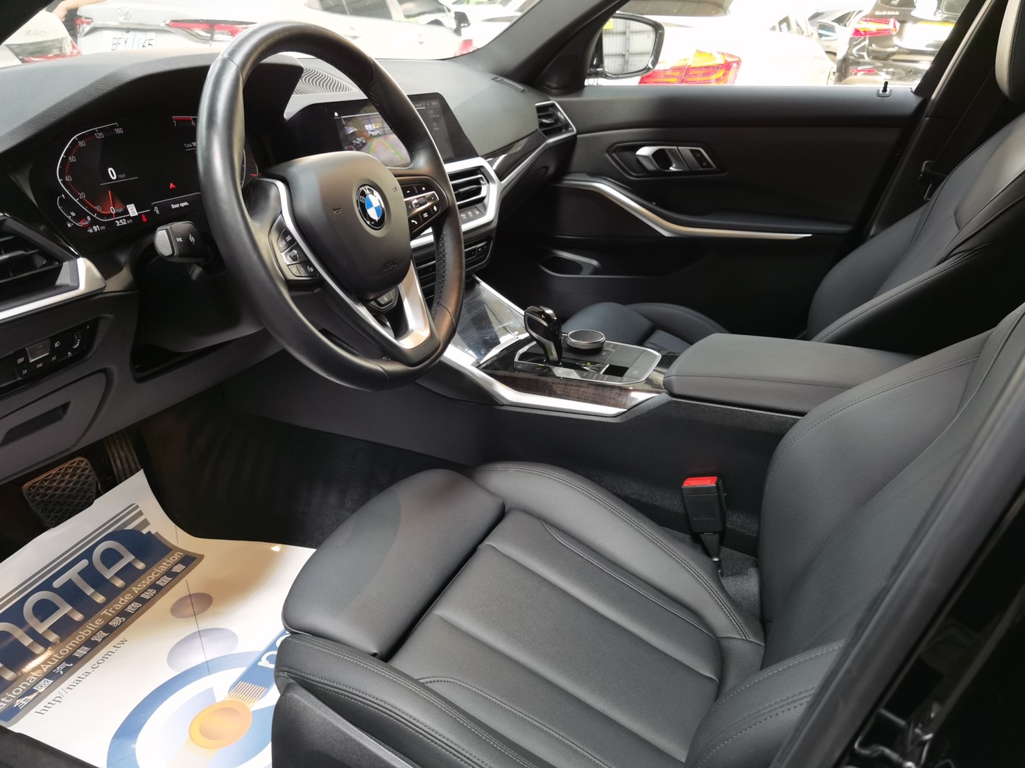實車實價 BMW 330I 5AS carplay keyless 天窗 認證車 歡迎預約  第4張相片