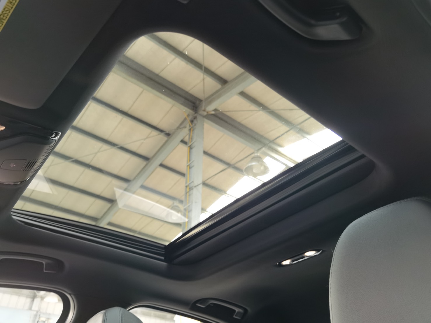 實車實價 BMW 330I 5AS carplay keyless 天窗 認證車 歡迎預約  第5張相片