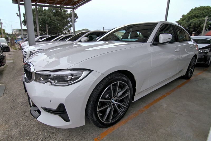 實車實價 BMW 330I 5AS carplay keyless 天窗 認證車 歡迎預約  第1張相片