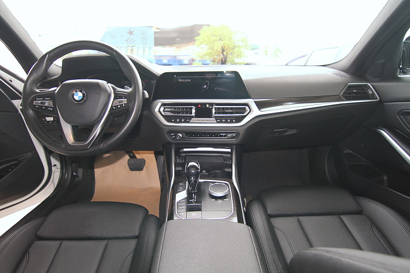 實車實價 BMW 330I 5AS carplay keyless 天窗 認證車 歡迎預約  第2張相片