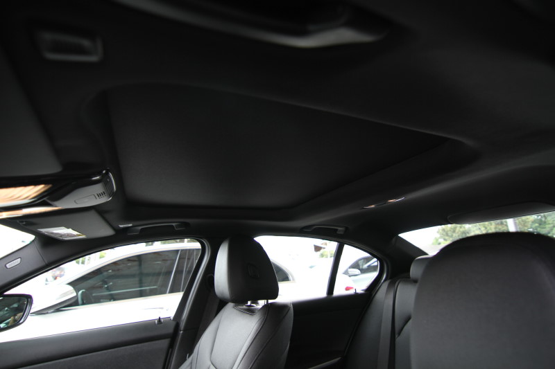 實車實價 BMW 330I 5AS carplay keyless 天窗 認證車 歡迎預約  第4張相片