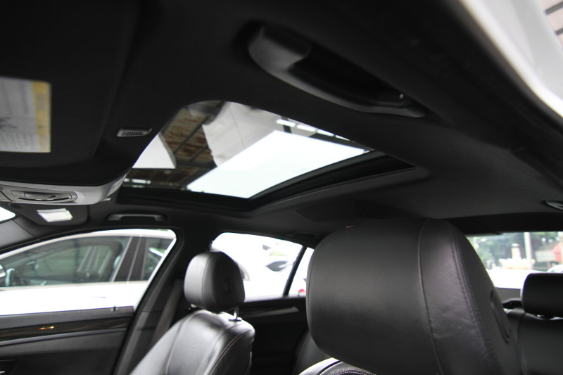 BMW 528XI M版 5AS 踢腳 HK音響 實車實價 歡迎來電預約  第4張相片