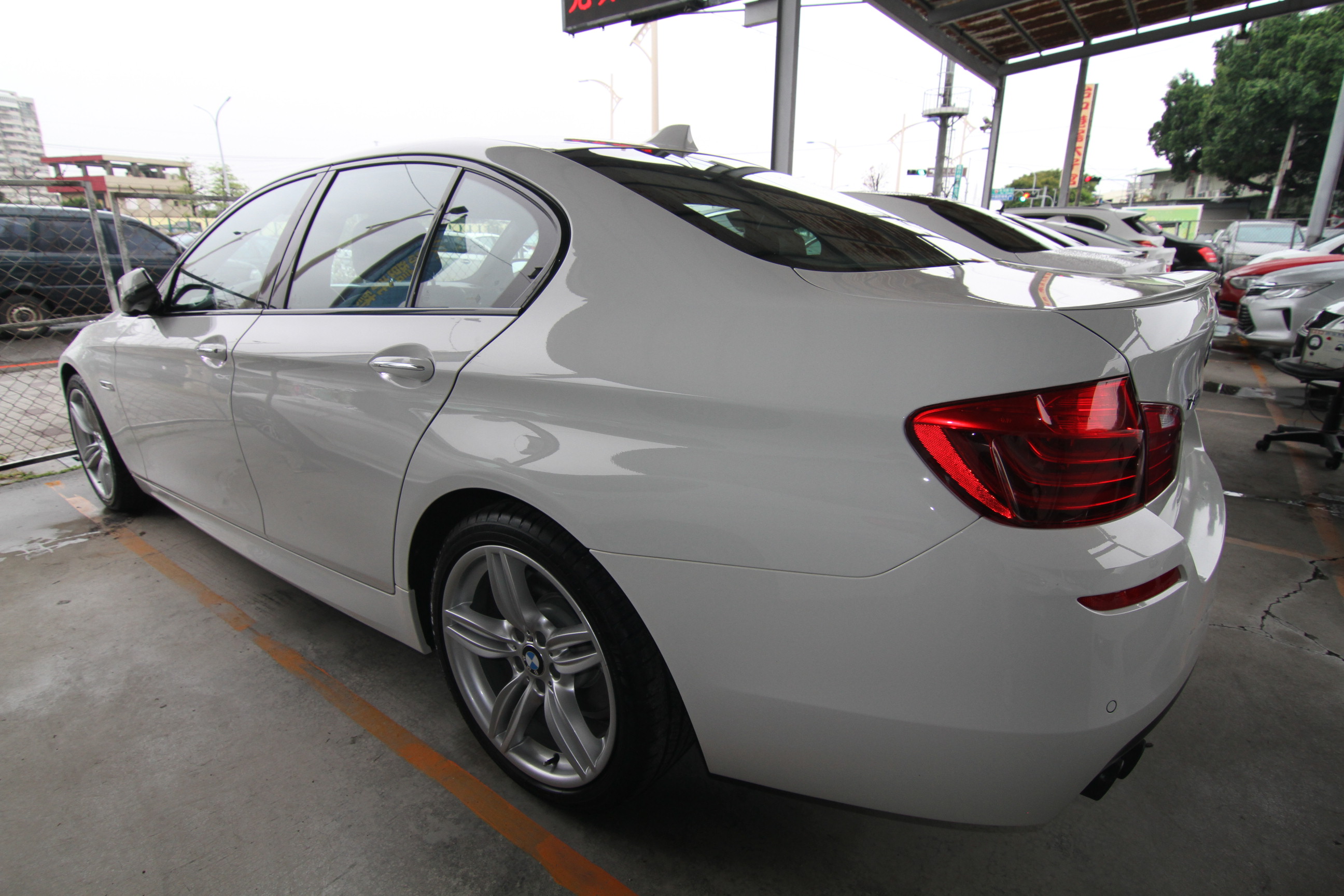 BMW 528XI M版 5AS 踢腳 HK音響 實車實價 歡迎來電預約  第6張相片