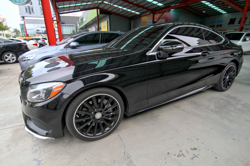 BENZ C300 雙門 全景天窗 實車實價 原漆原鈑件 原車融資 中古車 歡迎預約  第1張相片