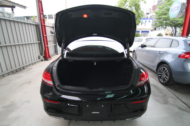 BENZ C300 雙門 全景天窗 實車實價 原漆原鈑件 原車融資 中古車 歡迎預約  第7張相片