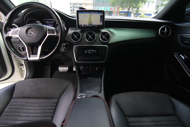 BENZ CLA250 AMG 全景 總代理  實車實價 一手車 原車融資 中古車  歡迎預約  第2張相片