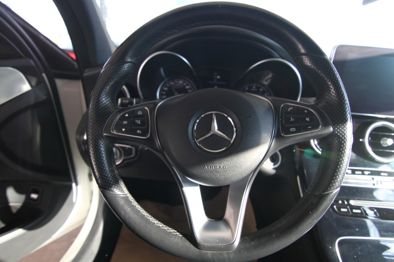 BENZ C300 全景天窗 摸門 環景 認證車 實車實價 歡迎洽詢   第4張相片