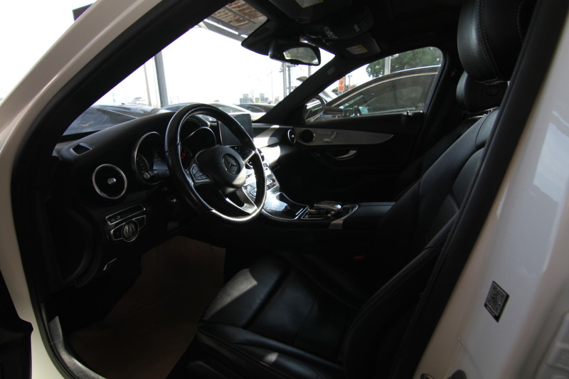 BENZ C300 全景天窗 摸門 環景 認證車 實車實價 歡迎洽詢   第6張相片