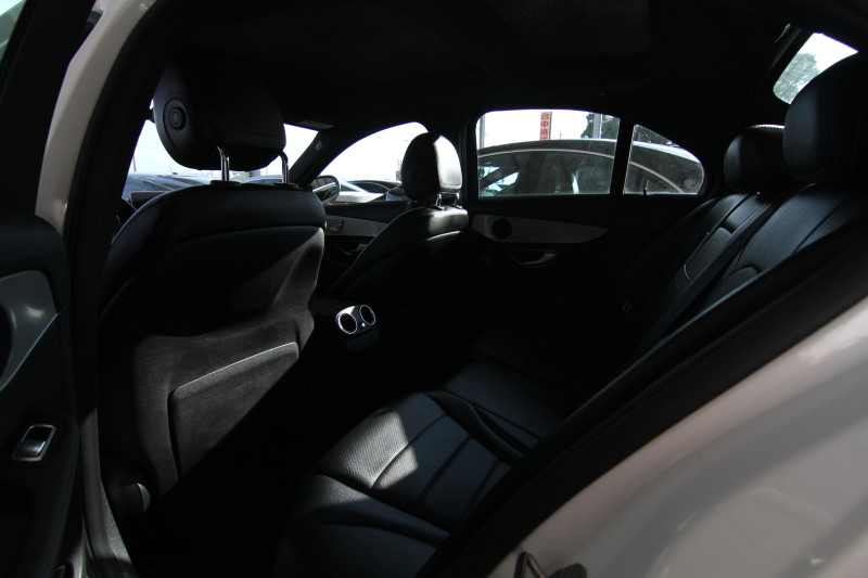 BENZ C300 全景天窗 摸門 環景 認證車 實車實價 歡迎洽詢   第7張相片