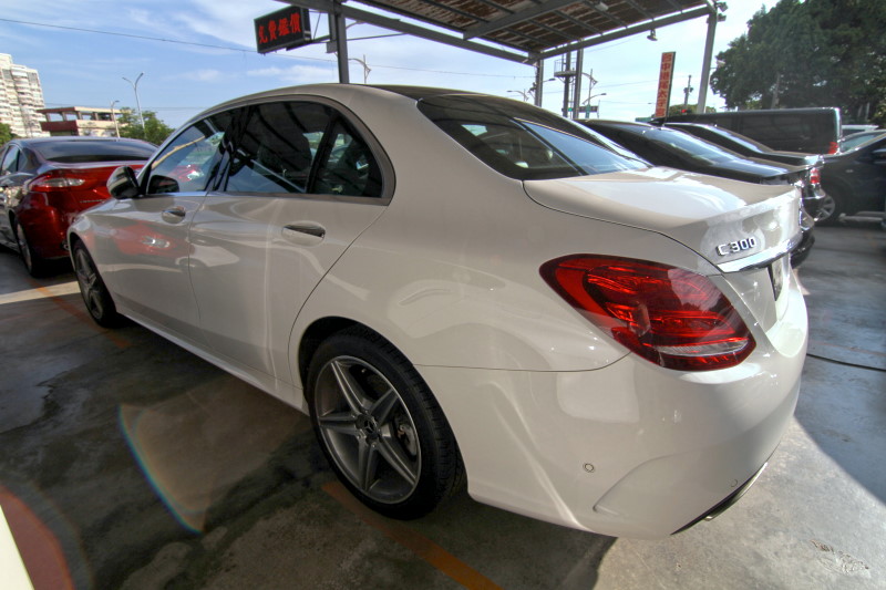 BENZ C300 全景天窗 摸門 環景 認證車 實車實價 歡迎洽詢   第10張相片