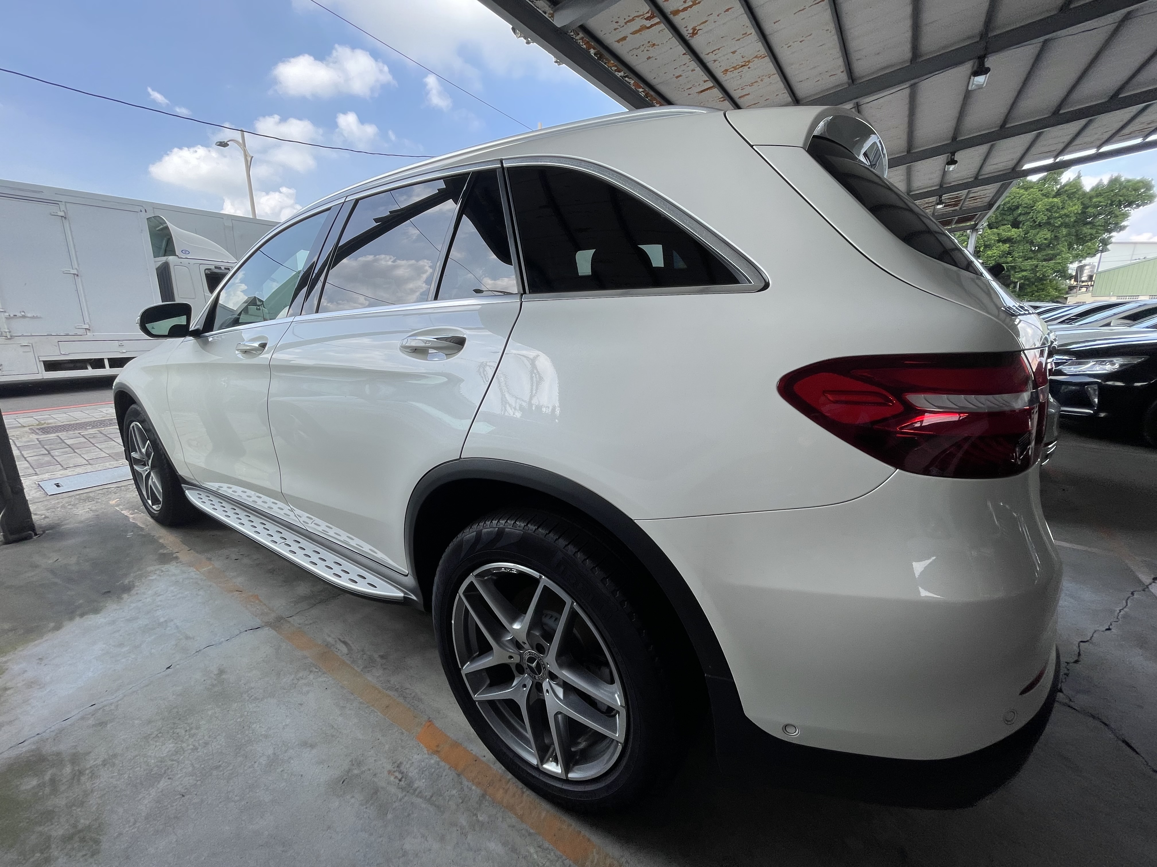 BENZ GLC300 AMG 23P 全景天窗 實車實價 歡迎洽詢  第9張相片