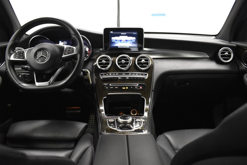 BENZ GLC300 AMG全景天窗 實車實價 歡迎洽詢  第2張相片