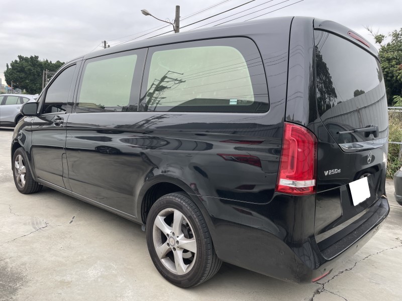 BENZ V250D 柴油車 實車實價 實車在店 歡迎洽詢  第7張相片