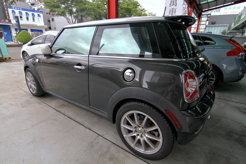 MINI COOPER S 全景天窗 認證車 實車實價 實車在店  第5張相片