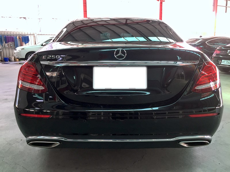 BENZ E250 總代理 摸門環景踢腳 實車實價 實車在店 歡迎預約  第9張相片
