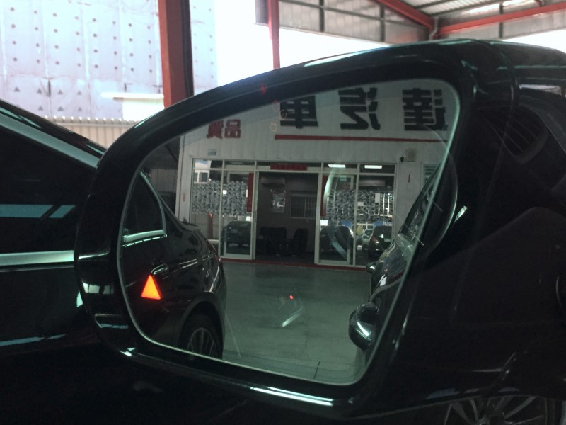BENZ E250 總代理 摸門環景踢腳 實車實價 實車在店 歡迎預約  第11張相片
