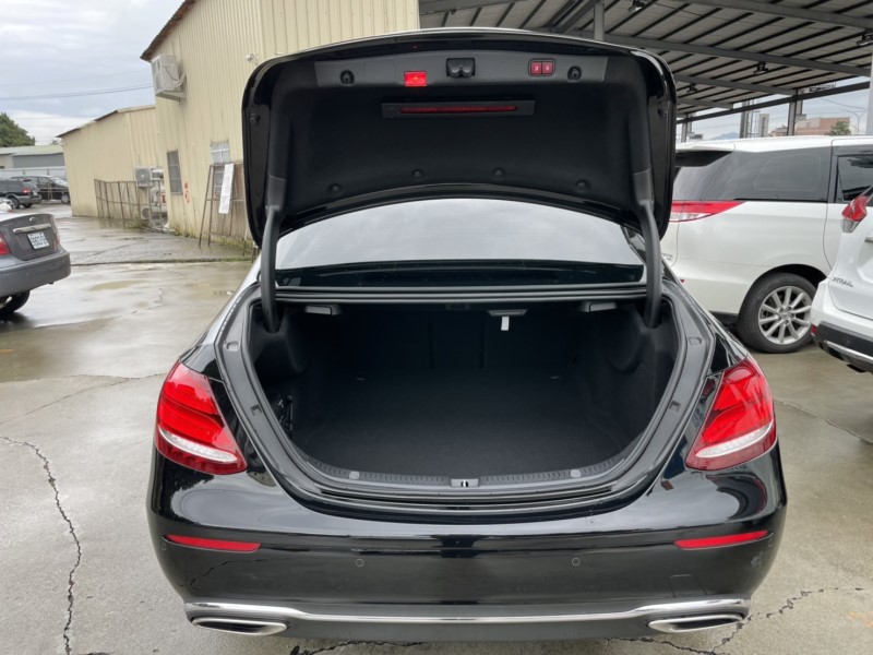 BENZ E300 總代理 23P 雙電熱椅 環景 踢腳 實車在店 實車實價  第8張相片