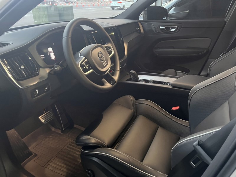 全新車 VOLVO XC60 實車實價 實車在店 線上預約  第3張相片