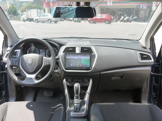 Suzuki  SX4  第12張相片