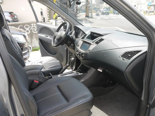 Mitsubishi  Zinger  第10張相片