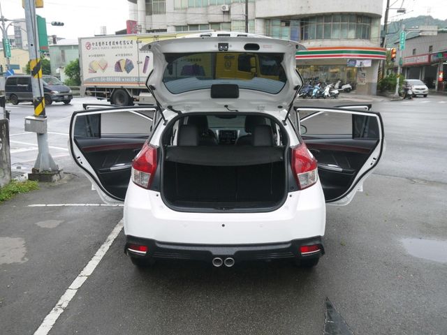 Toyota  Yaris  第8張相片